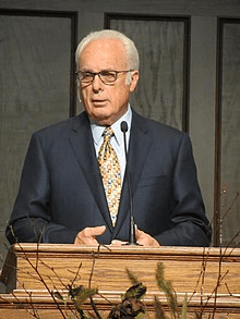 John MacArthur says Christians should vote for Republicans because their beliefs are biblical