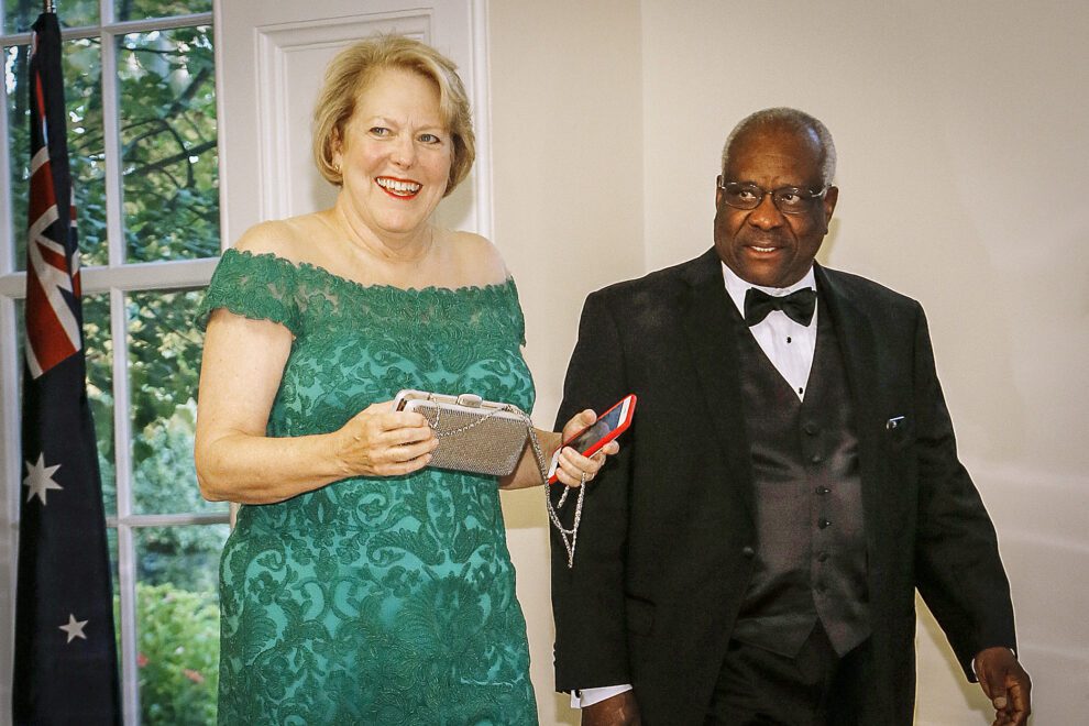 Clarence Thomas Wife Is He Still Married World Wire   Clarence Thomas With Wife Ginni Thomas 990x660 